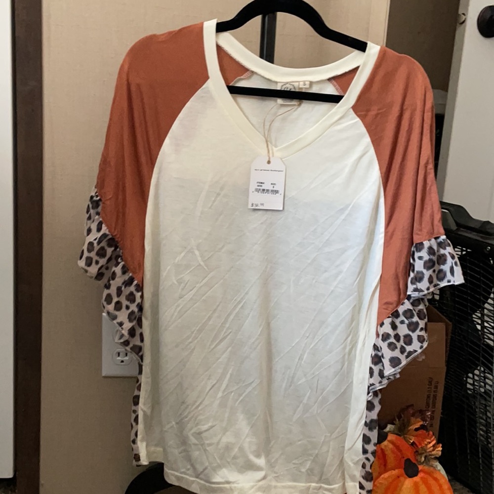 🐆 Rust & Roar Ruffle Top - Picture 4 of 5